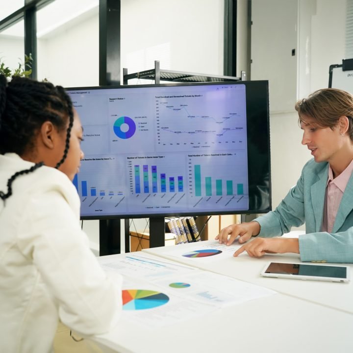 happy-creative-marketing-team-working-on-new-busin-2026-01-07-07-09-10-utc